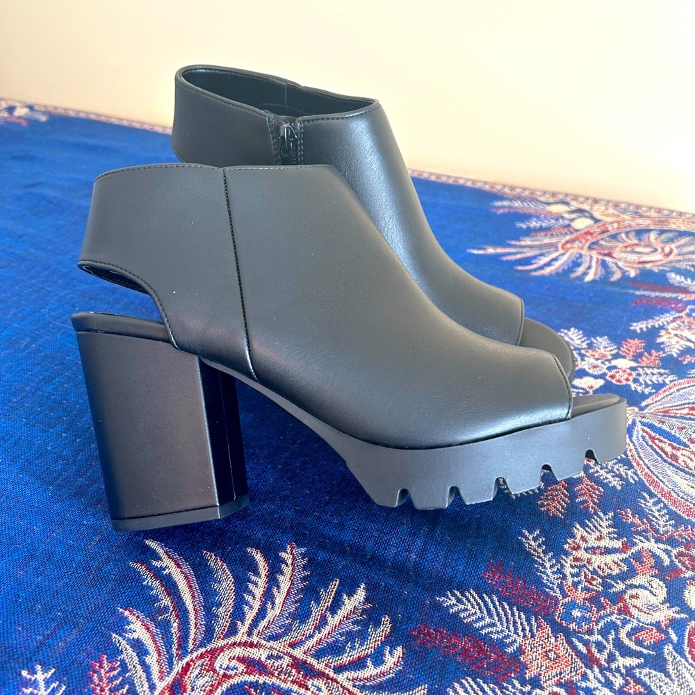 Y Not Sandal Heels, NIB, Sling Back, Peep Toe, 8.5
